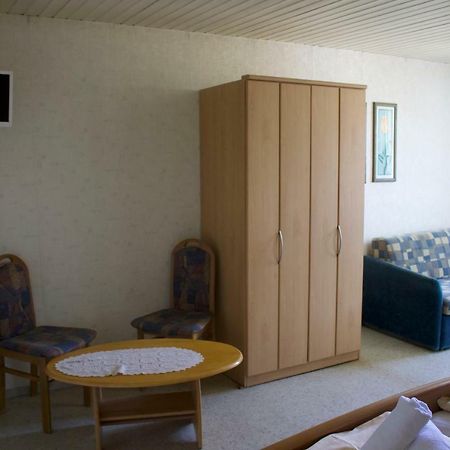Pension Goldene Mitte Gross-Zimmern Екстер'єр фото