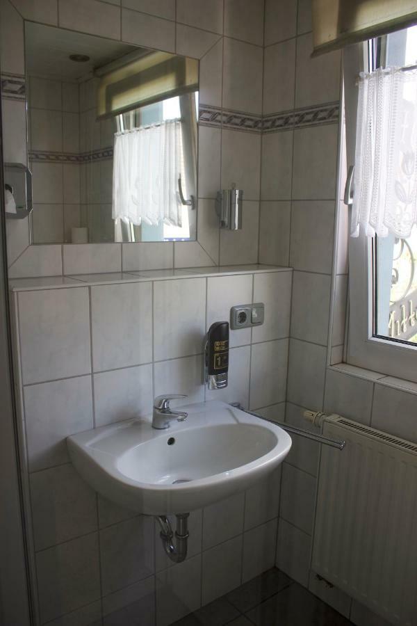 Pension Goldene Mitte Gross-Zimmern Екстер'єр фото