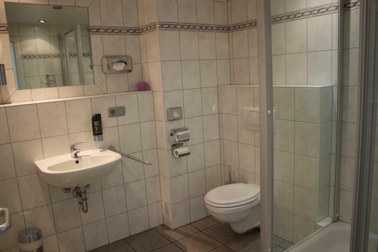 Pension Goldene Mitte Gross-Zimmern Екстер'єр фото